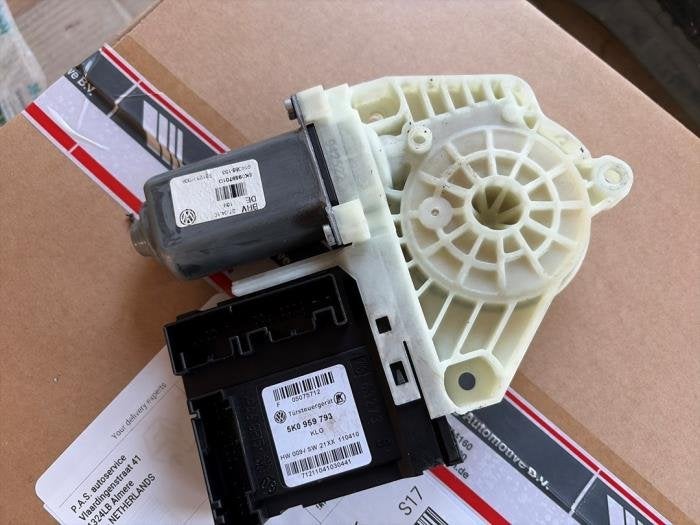 Moteur de vitre portière d'un Volkswagen Golf, Autos : Pièces & Accessoires, Volkswagen, -, 3 mois de garantie, Utilisé