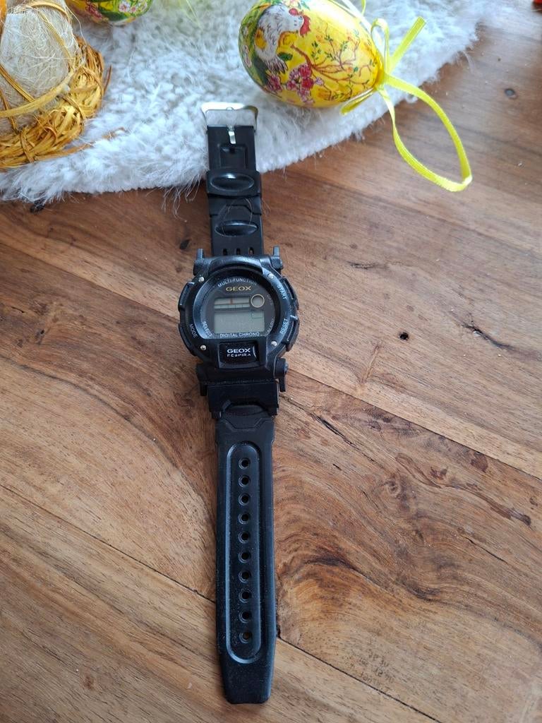 Montre numérique Geox - multifonction - date - alarme, Enlèvement ou Envoi