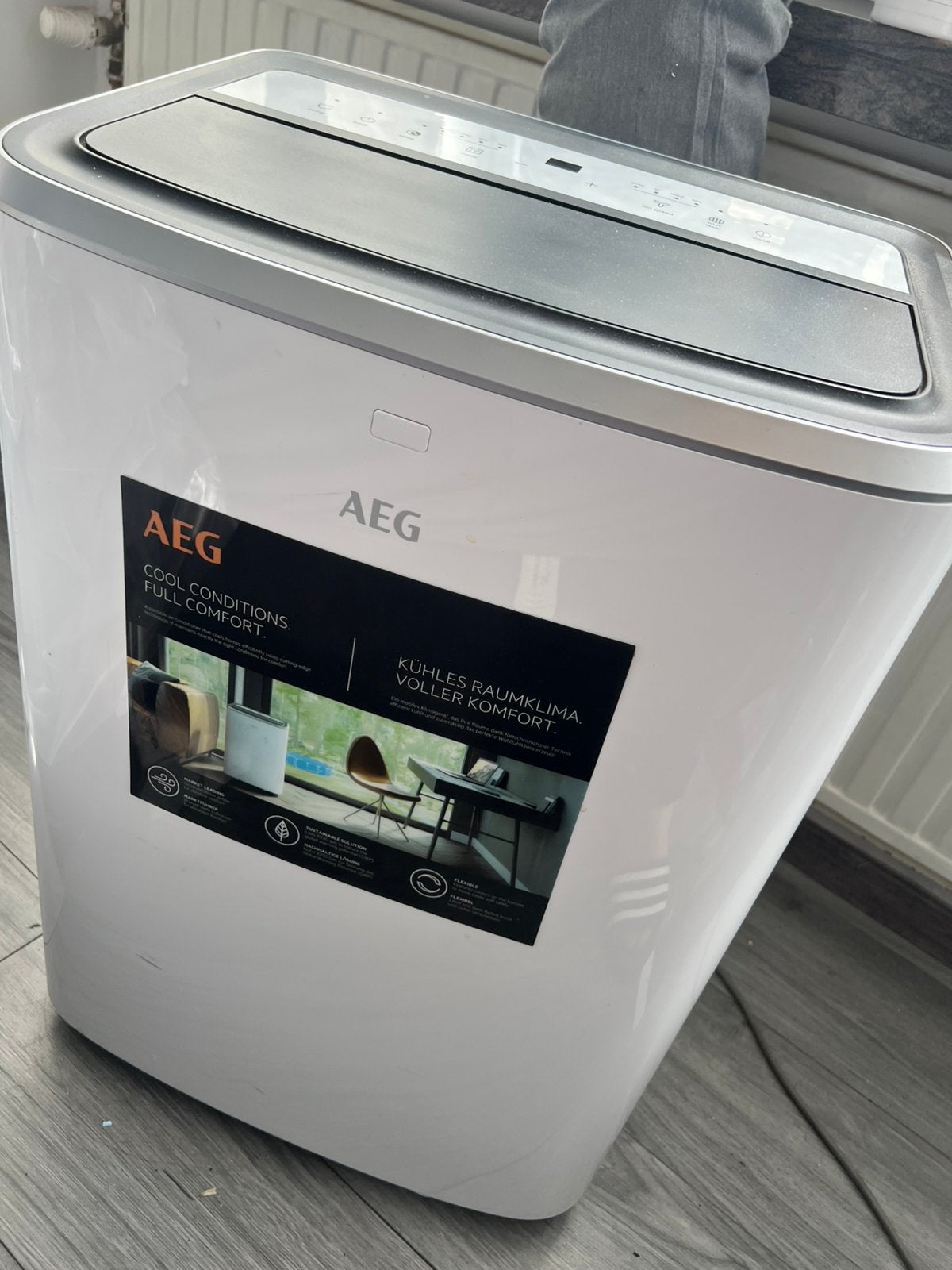 Mobiele airco AEG AXP26U338CW – 9000 BTU, Elektronische apparatuur, Ophalen, 3 snelheden of meer, Zo goed als nieuw, Afstandsbediening