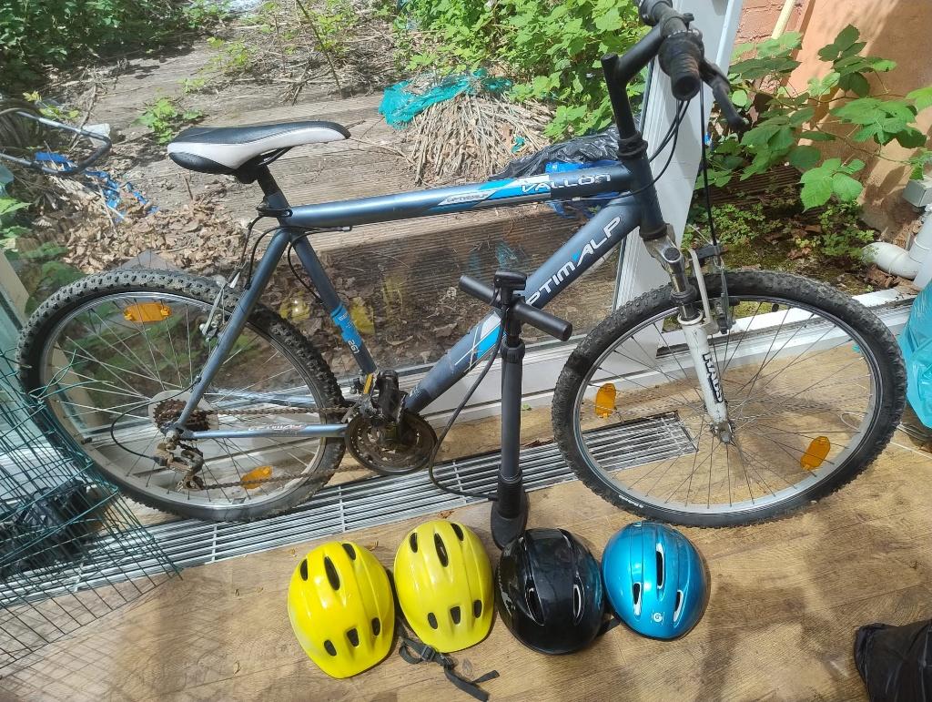 vélo , casque , pompe, Ophalen, Gebruikt, L, Heer