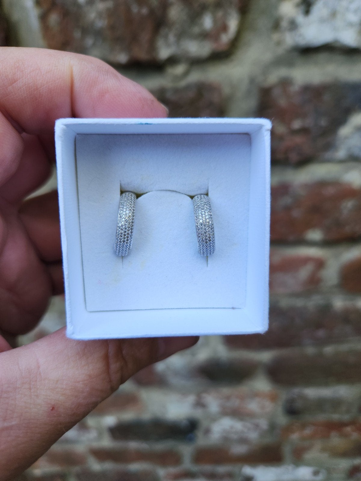 18kt witgouden pave hoops met diamanten, Ophalen of Verzenden, Wit, Goud