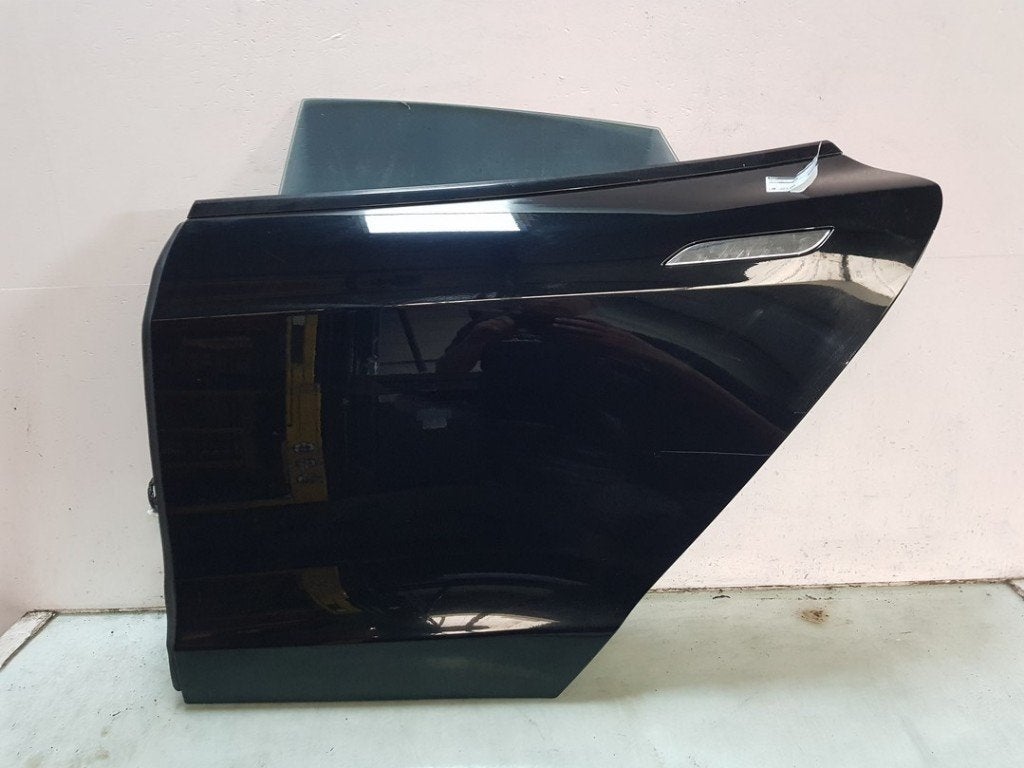 PORTIER LINKS ACHTER Model S (|6006394E0H|1584771E0A|), Germany_Sales@tesla.com, Gebruikt, Achter, Ludwig-Prandtl-Straße 27 - 29
12526  Berlin, DE