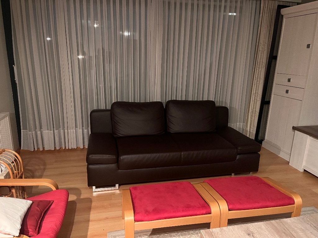 Canapé en cuir synthétique marron 200 x 95 x Hauteur 70, Enlèvement, Utilisé, Synthétique, Klassiek donkerbruin met strakke look