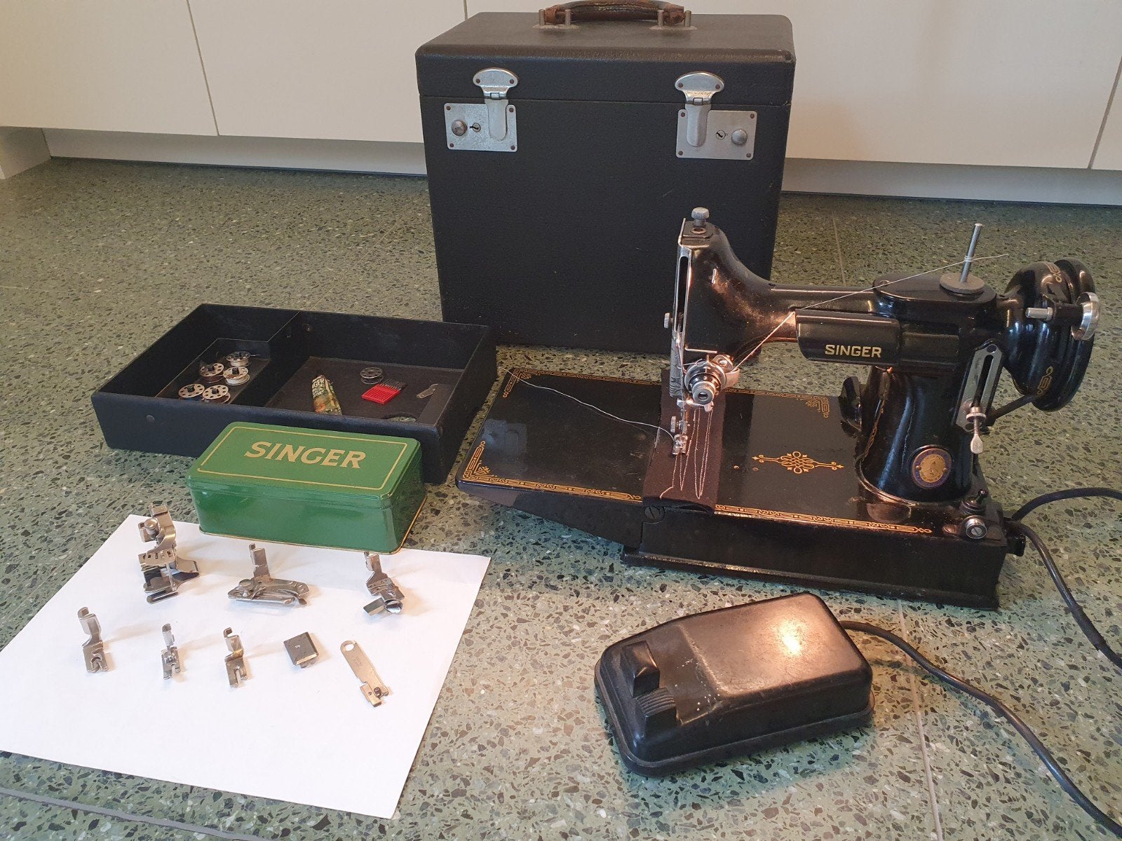 Singer Featherweight 221K uit 1950 - werkend, met transfo., Enlèvement