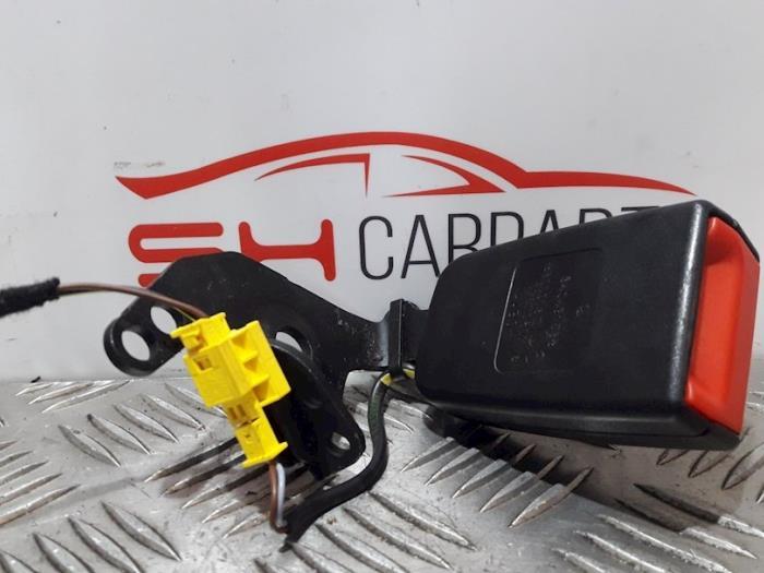 Insertion ceinture de sécurité arrière droite d'un Merced, 3 mois de garantie, Utilisé, -, -