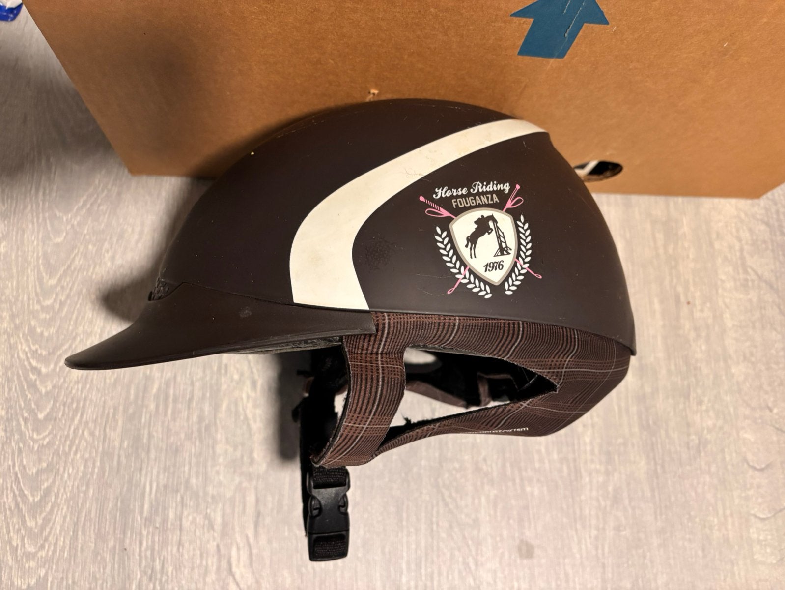 Paardrijhelm “Fouganza Safety Jump Brown”, Vêtements | Hommes, Enlèvement ou Envoi, Brun, Autres tailles, Autres types