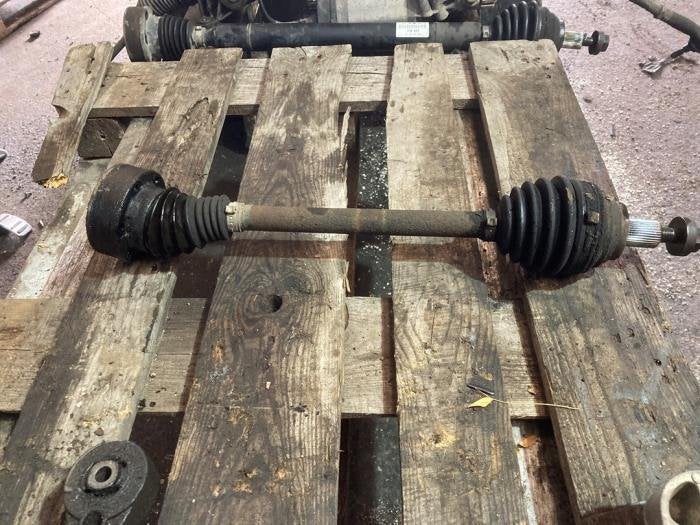 Arbre de transmission avant gauche d'un Volkswagen Golf, Autos : Pièces & Accessoires, Volkswagen, -, 3 mois de garantie, Utilisé