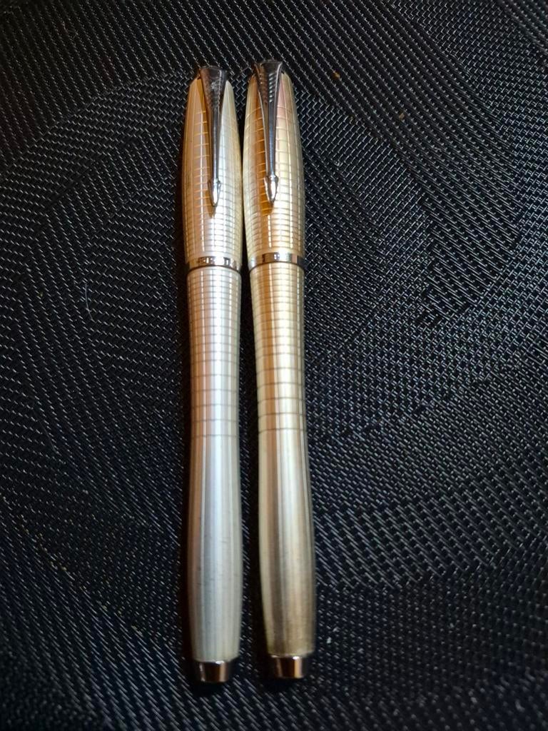 Lot Parker 75 Ciselé  Stylo Plume + Stylo Bille, Enlèvement ou Envoi, Stylo, Parker