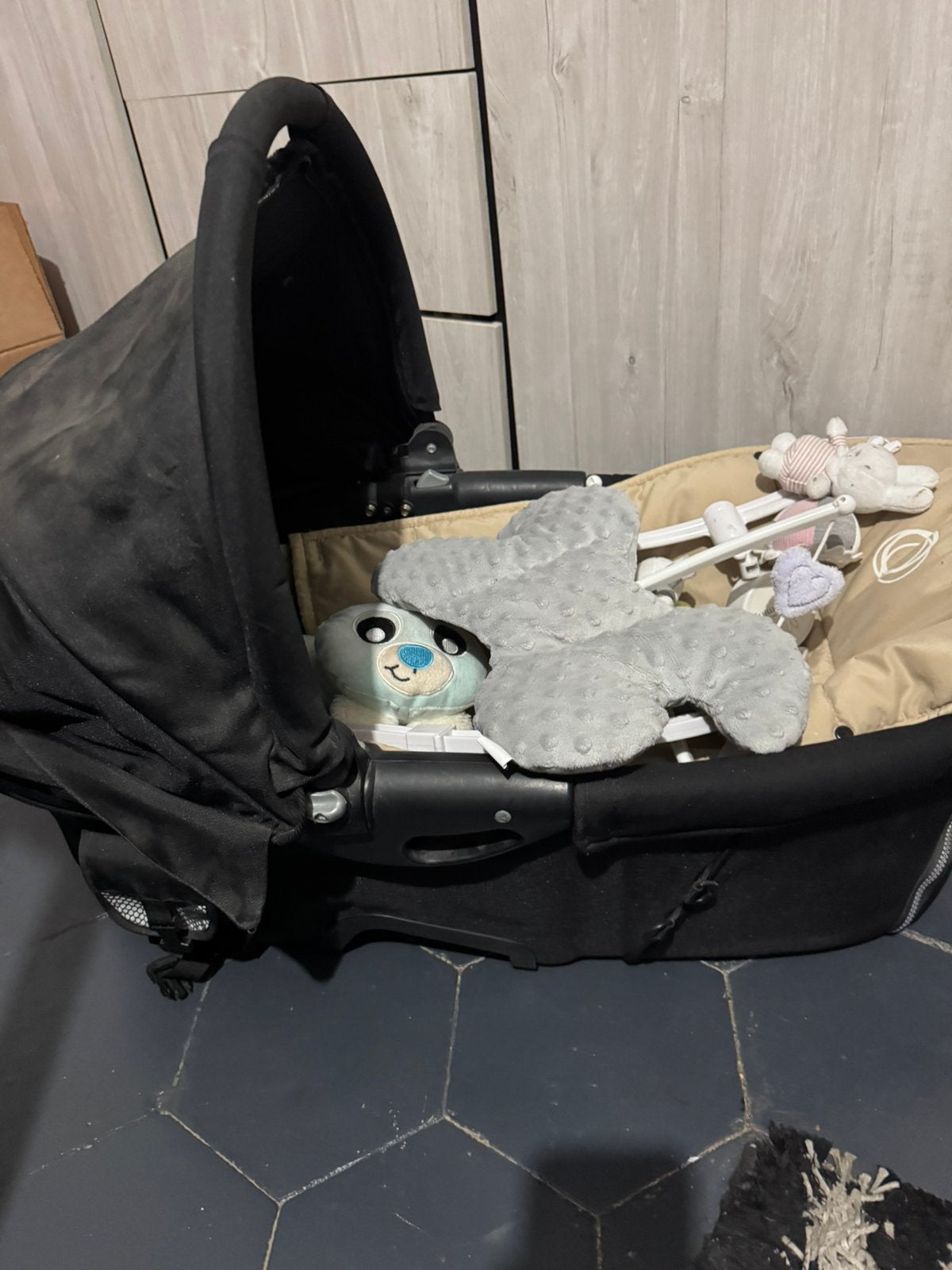 Bed (kinderwagen) met babyaccessoires, Ophalen, Zo goed als nieuw, Kinderwagen
