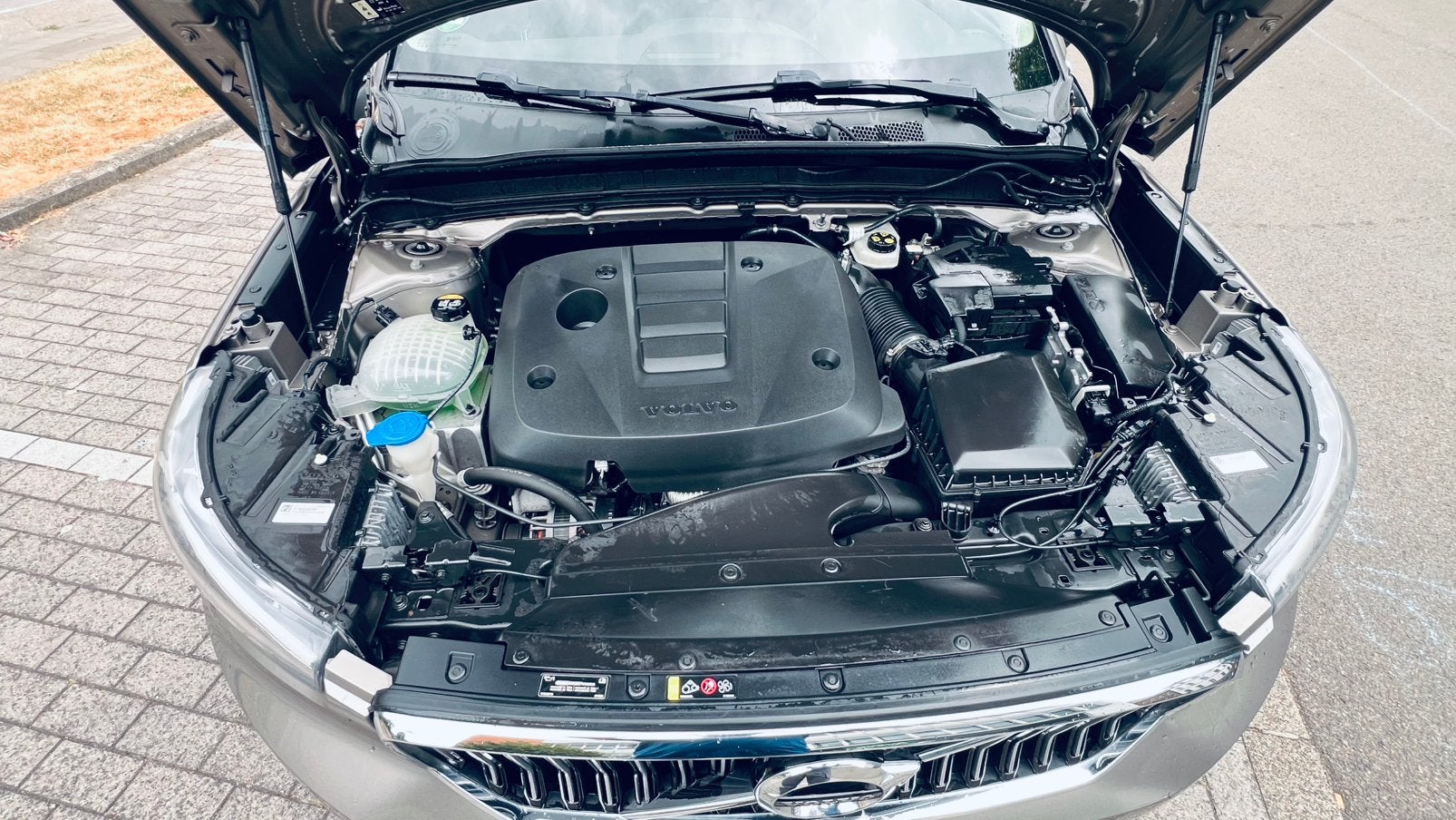 Volvo xc40 diesel, Autos, Volvo, Cuir, 1865 kg, Entretenue par le concessionnaire, 5 portes