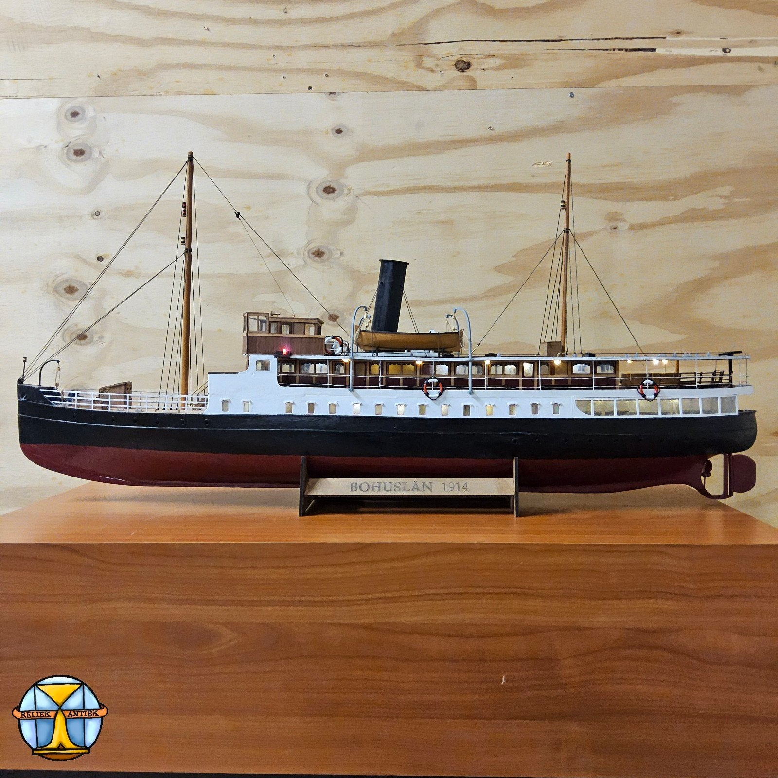Gedetailleerd model stoomschip Bohuslan 1914 + verlichting, Ophalen of Verzenden, Zo goed als nieuw