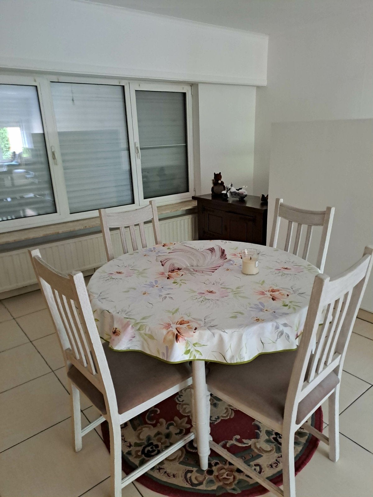 Table ronde 110 cm avec 5 chaises, Maison & Meubles, Tables | Tables à manger, 100 à 150 cm, Cinq personnes ou plus, Rond, Comme neuf
