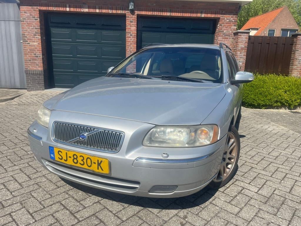 Volvo V70 2.4 CNG Edition Sport TREKHAAK PDC VASTE PRIJS, Autos, Cuir, Argent ou Gris, Beige, Entreprise