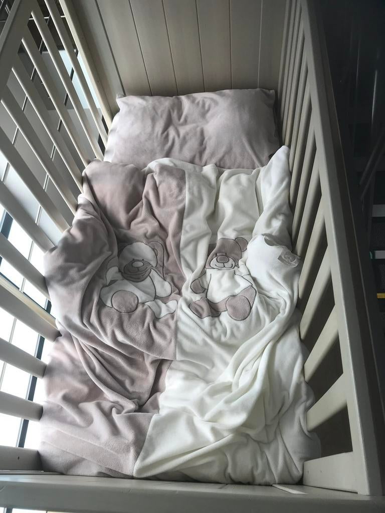 Babybed Pericles met matras, kussen en dekbedovertrek., Kinderen en Baby's, Ophalen, Zo goed als nieuw, Dekbedovertrek