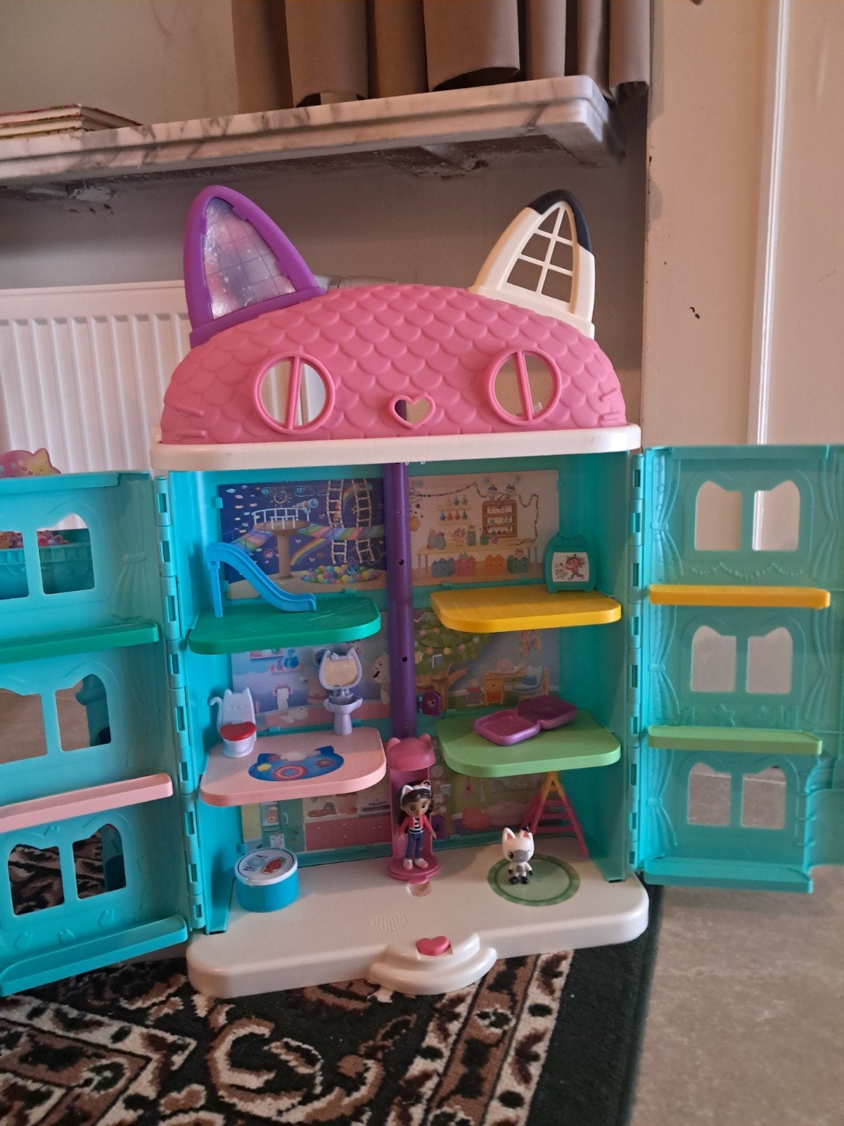 Gabby's dollhouse, Ophalen