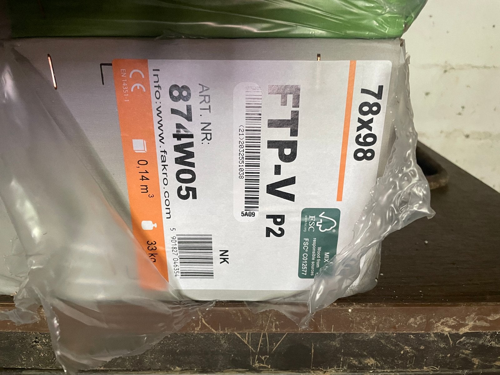 Fakro 78x98 FTP V-P2 - avec cadre d’étanchéité ardoises, Bricolage & Construction, Neuf, Double vitrage, Lucarne, Enlèvement