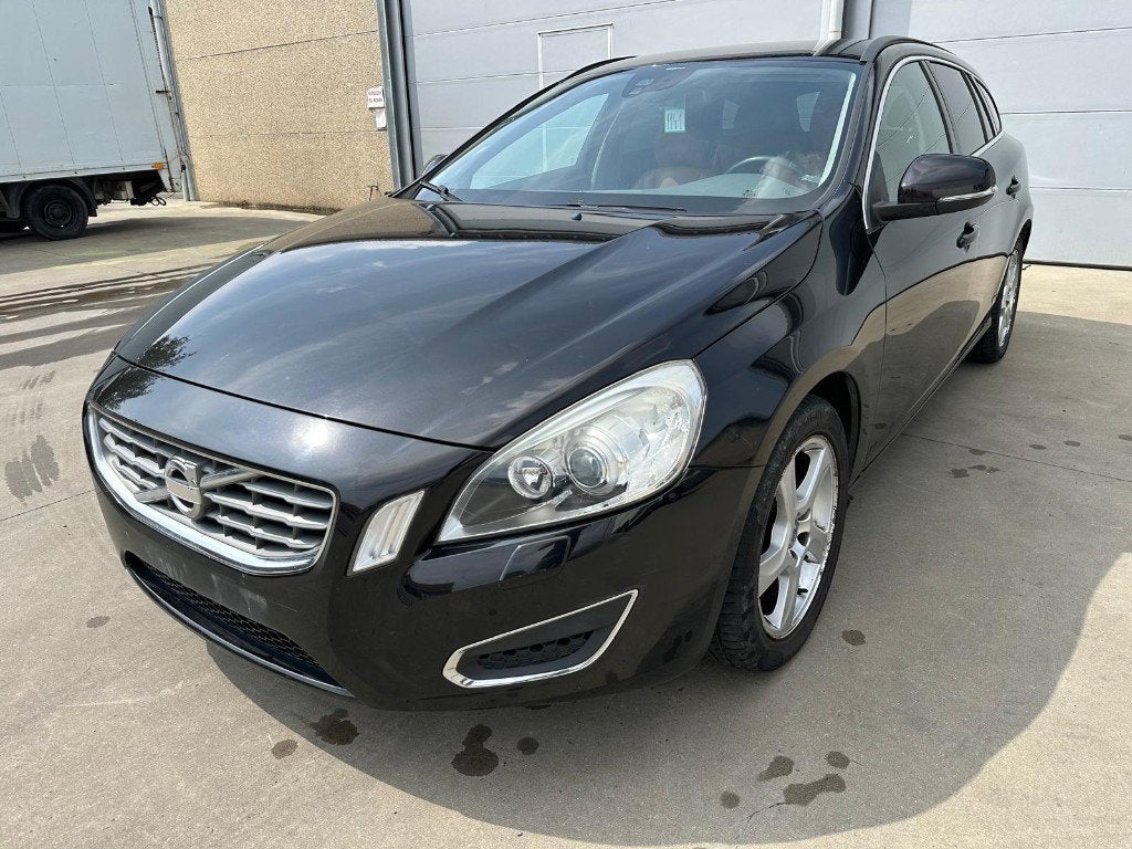 Volvo V60 D4 LEDER AUTO AIRCO CRUISE, Auto's, Volvo, Voorwielaandrijving, https://public.car-pass.be/vhr/50a0dfad-1d65-41c6-ba09-7428ae66759b