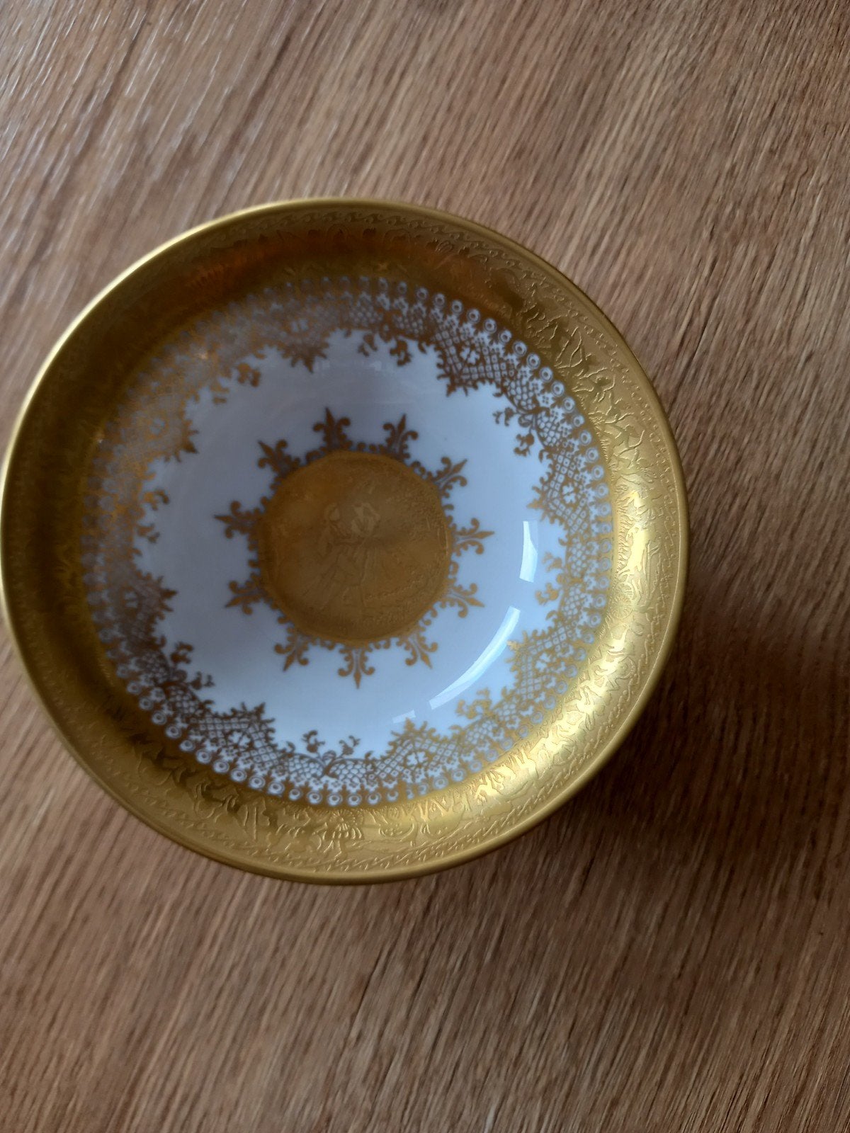 Plat decoratif DW fine porcelaine incrustée à l'or fin, Antiquités & Art