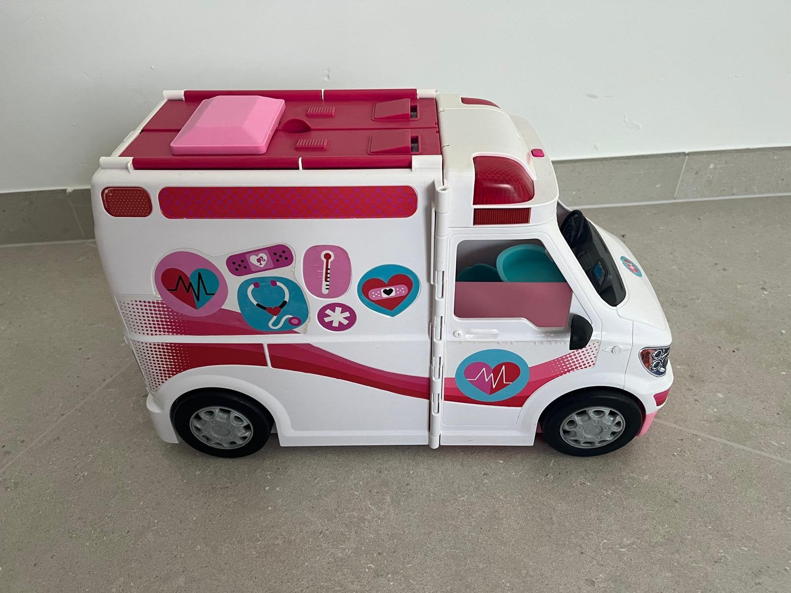 Barbie ambulance en kliniek met toebehoren, Ophalen, Gebruikt