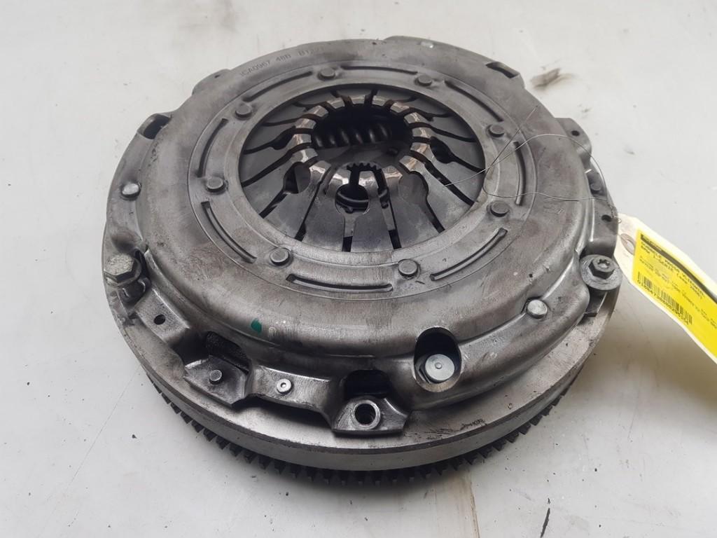 VOLANT MOTEUR BI-MASSE BMW 1 serie (E87 / 87N), Utilisé, BMW, Petuelring 130
80809  München, DE, Bayerische Motoren Werke AG
