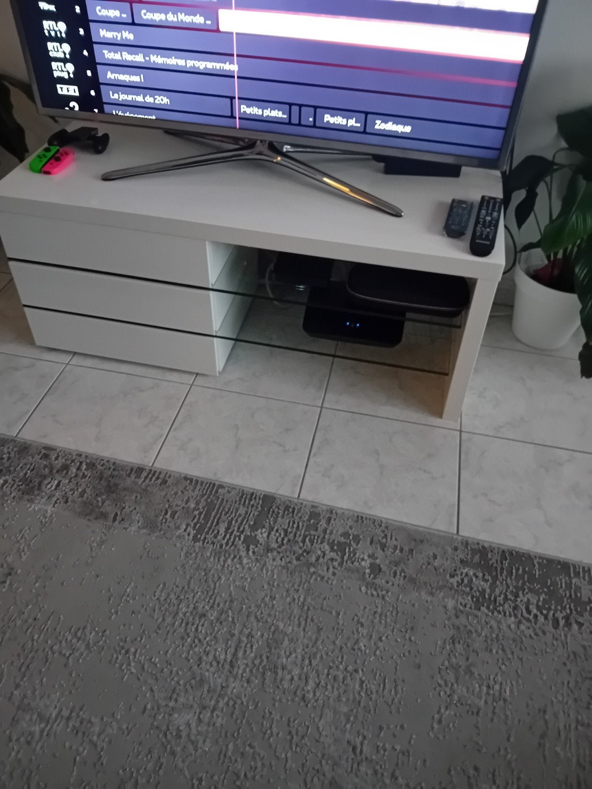 Meuble TV, Enlèvement