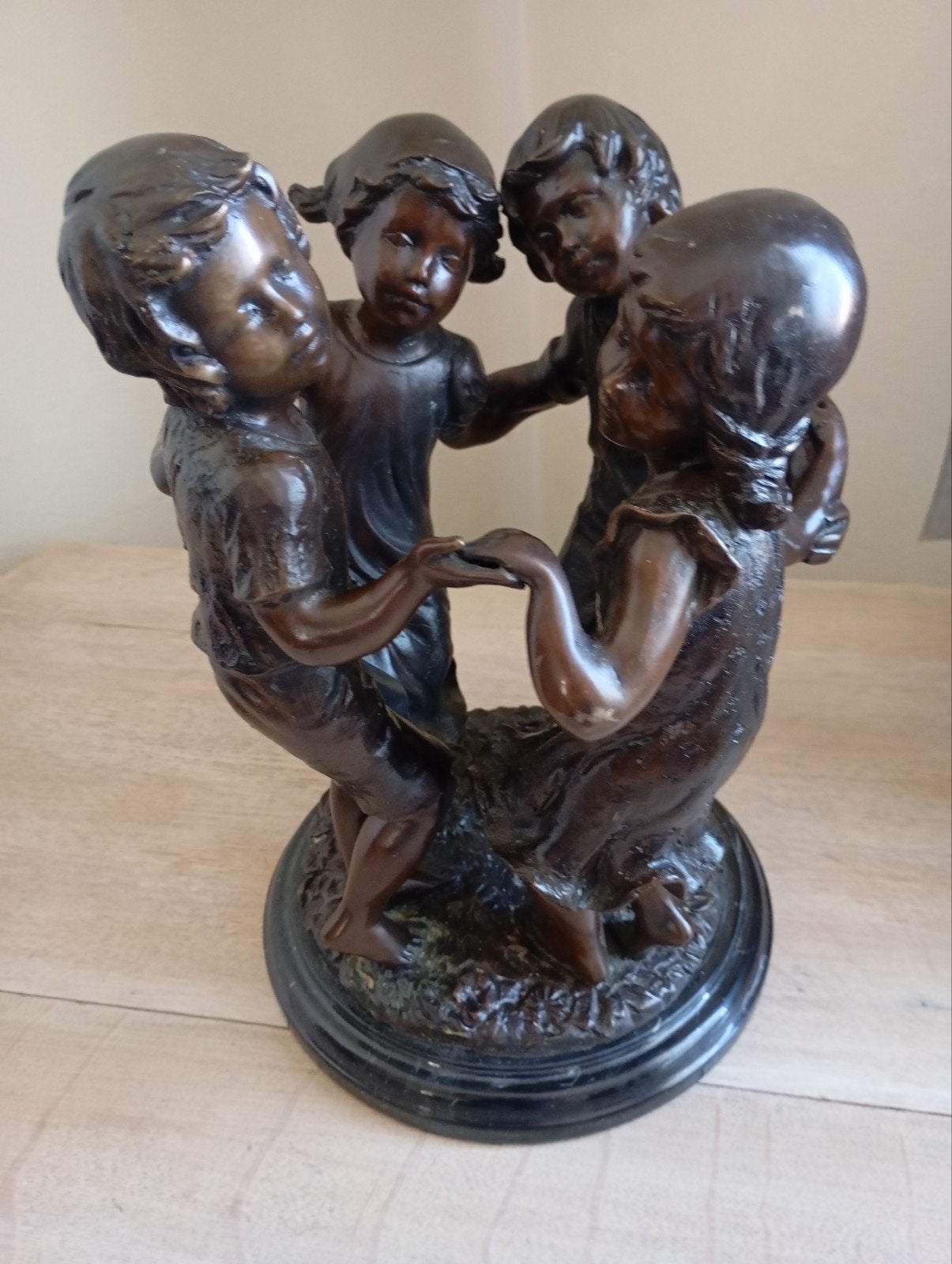 Grande statue en bronze « Enfants dansants » Hauteur.. 35 cm, Antiquités & Art, Enlèvement ou Envoi, Bronze