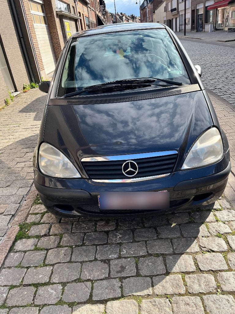 De auto verkeert in goede staat., Auto's, Voorwielaandrijving, 4 deurs, Zwart, Beige