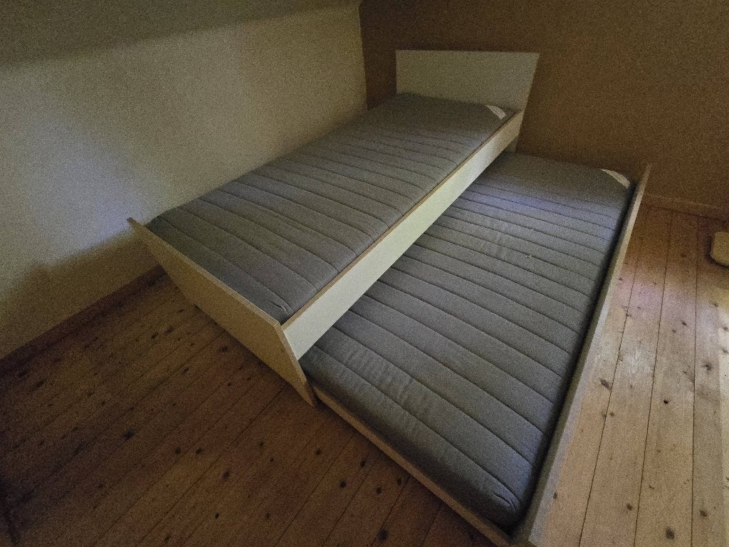Dubbel bed incl matrassen, Ophalen, 90 cm, Eenpersoons, Bruin