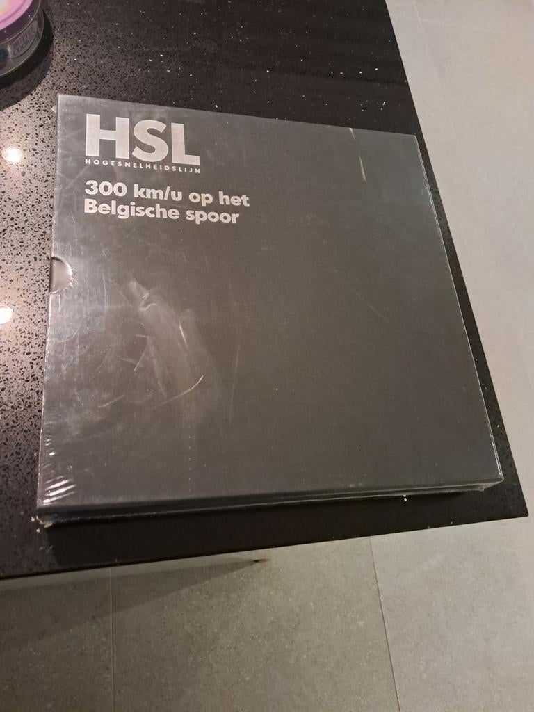 Set van 2 nieuwe boeken van infrabel ( Belgische spoor ), Enlèvement