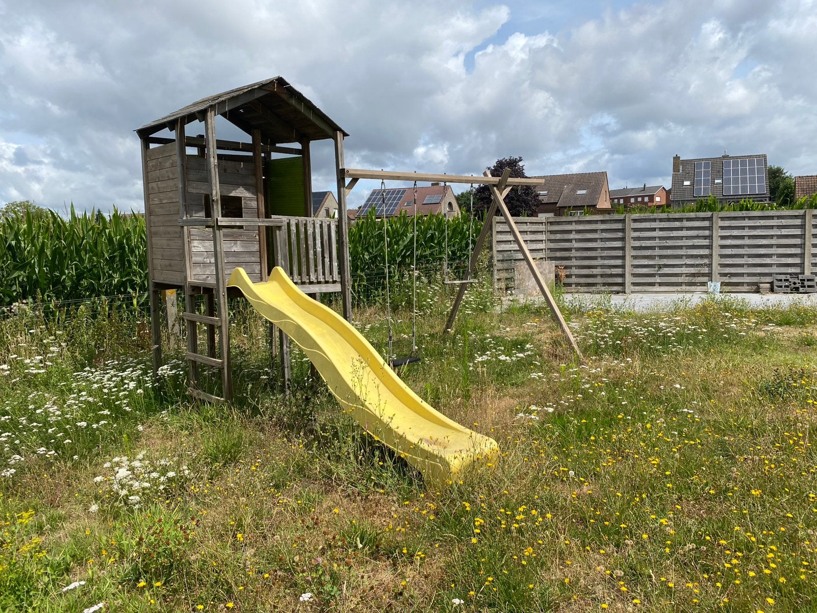 Houten speeltoestel met glijbaan, huisje & schommel, Enlèvement, Utilisé, Balançoire