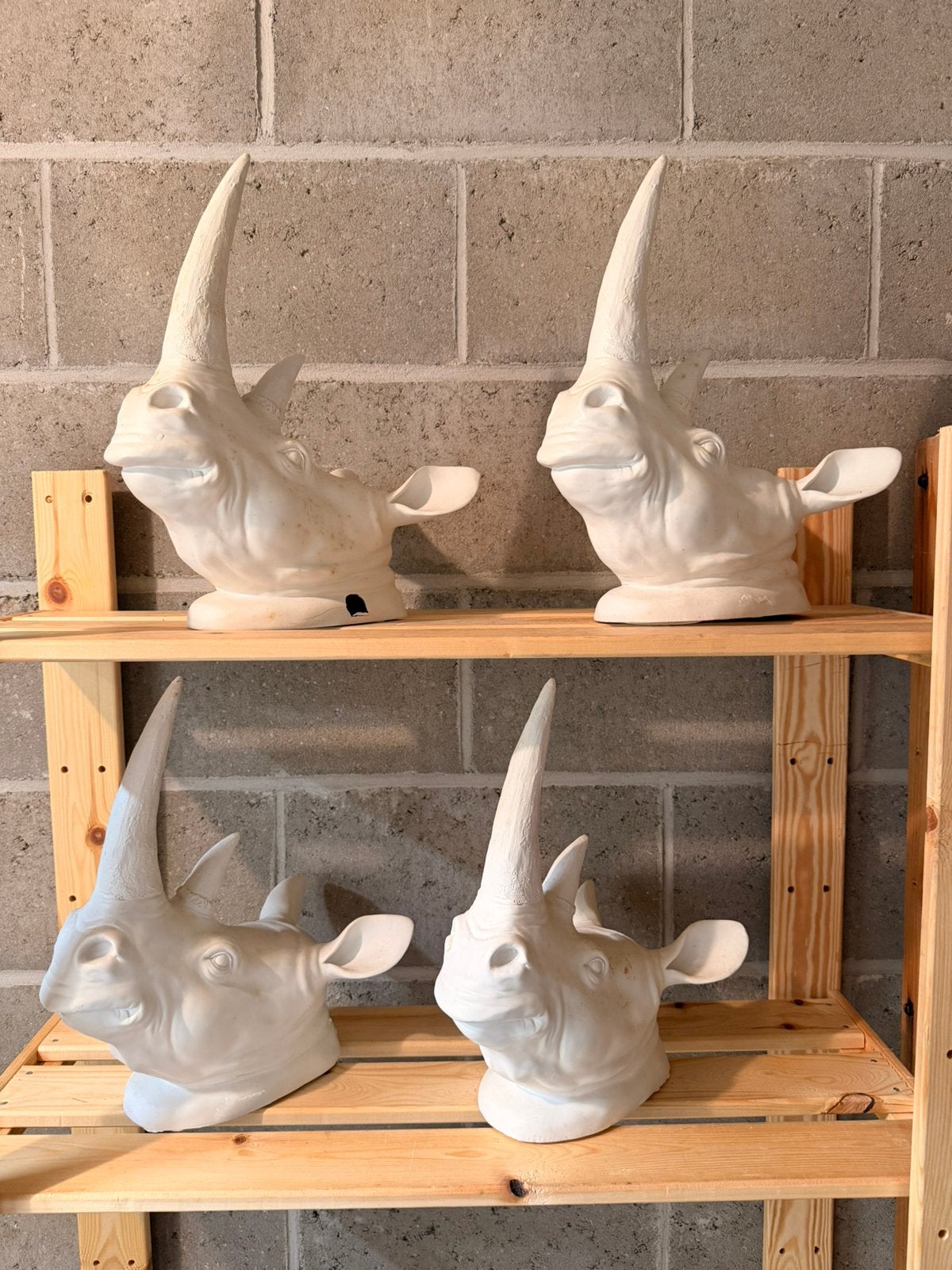 4 Statuettes rhinocéros, Enlèvement, Comme neuf