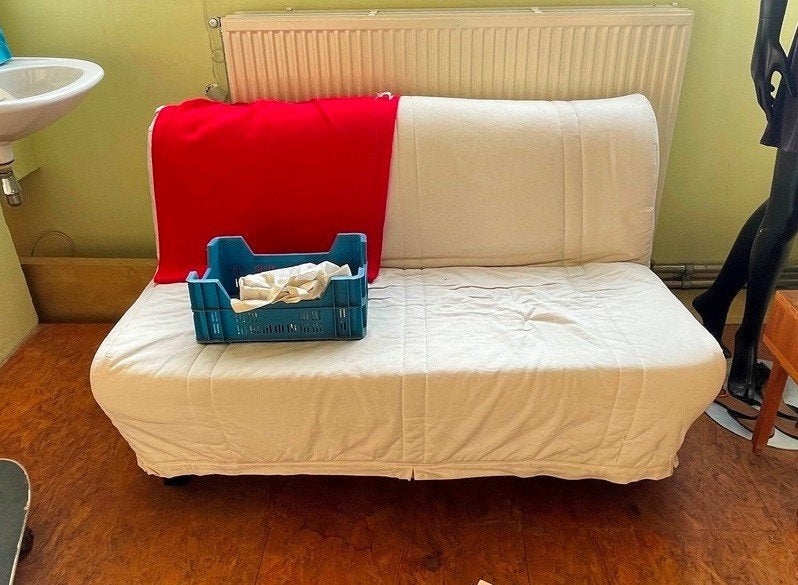 Chaises, fauteuils, meubles, ... à donner @ OXFAM, Enlèvement