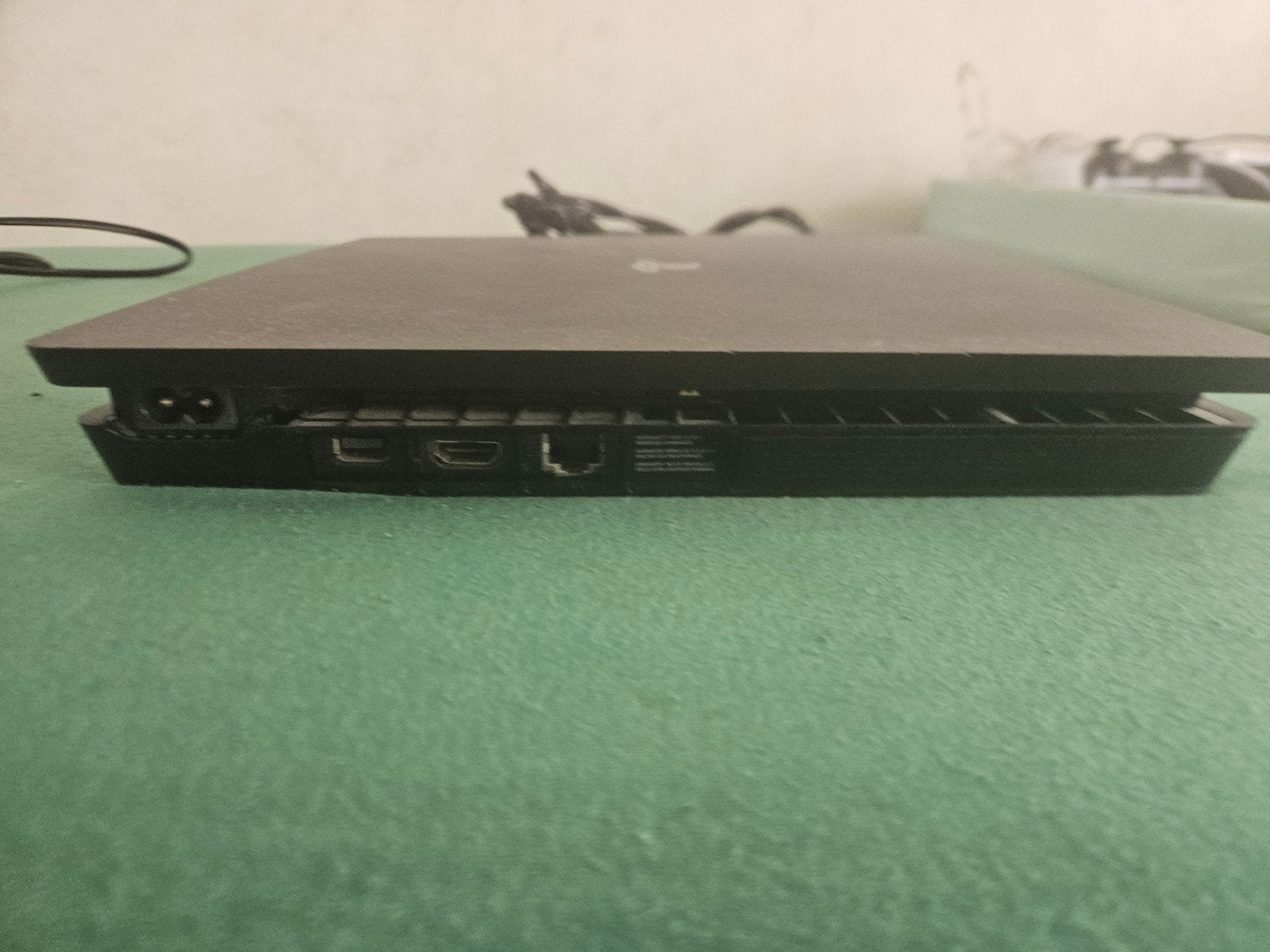 ps4 met controller en lichtjes er bij, Games en Spelcomputers, 1 speler, Ophalen, Zo goed als nieuw