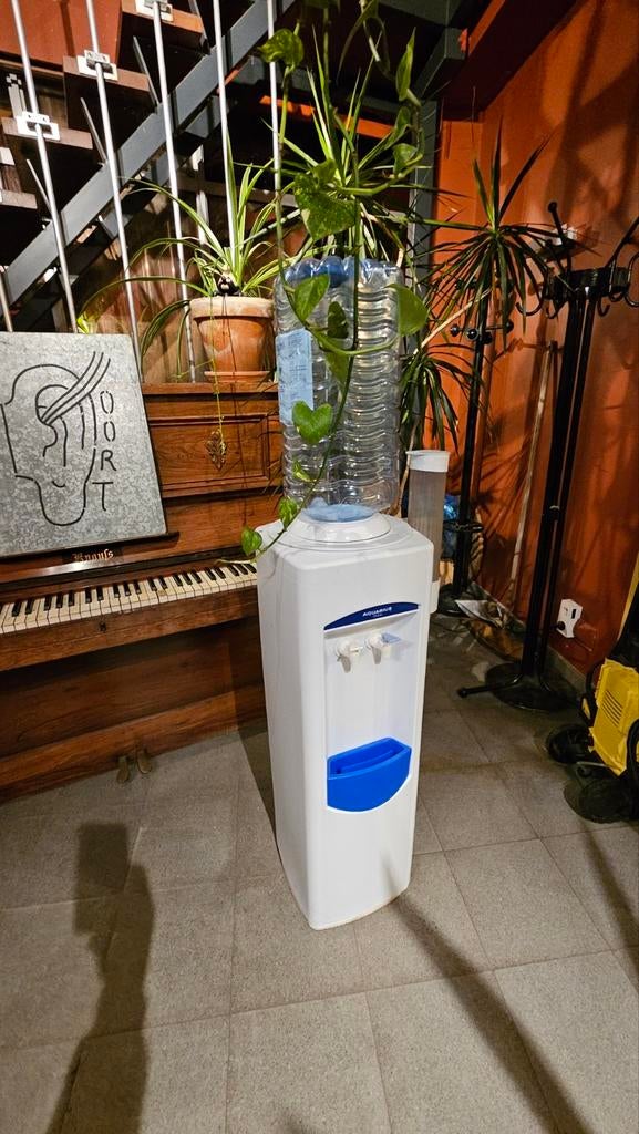 Waterdispenser met koeling, Ophalen