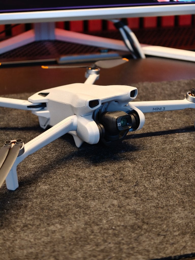 DJI Mini 3 + RC-N1 + Case + Props, Gebruikt, Cameradrone, 1 tot 5 kilometer, 15 tot 30 minuten
