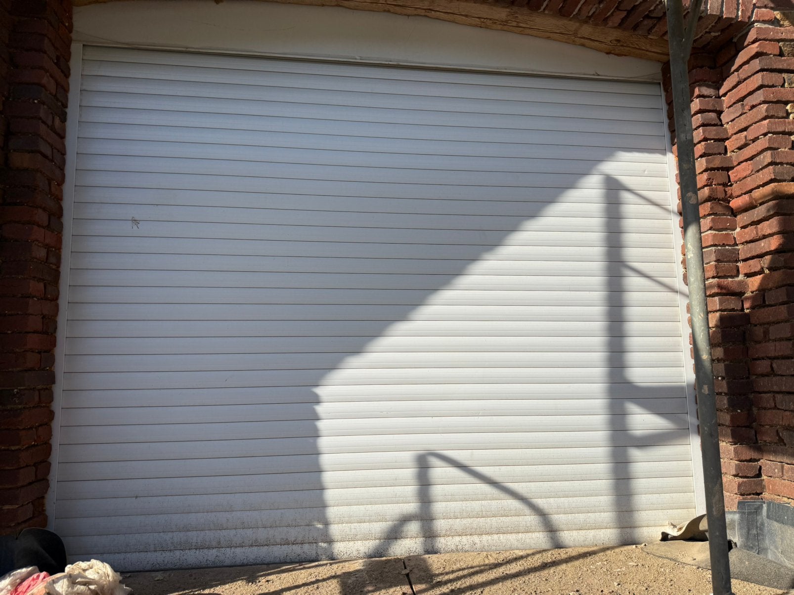 Porte de garage sectionnelle – 320 cm (L)  300 cm (H), 200 cm ou plus, Fonctionnement électrique, Enlèvement, Utilisé