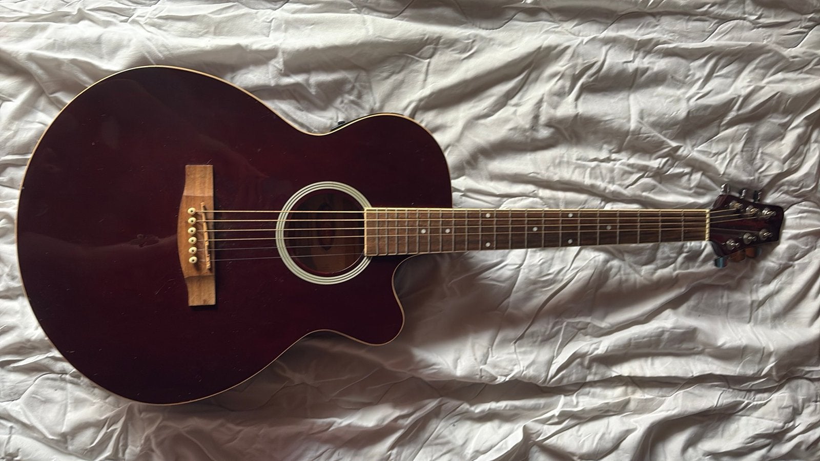 Akoestische gitaar, Enlèvement, Comme neuf