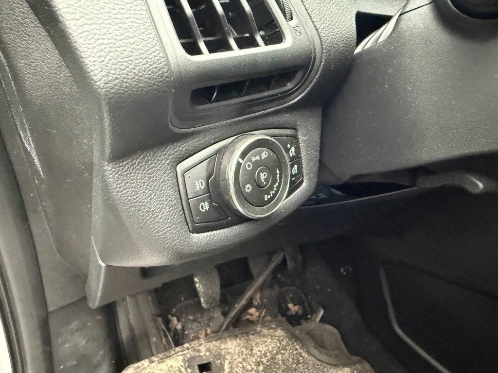 INTERRUPTEUR D'ECLAIRAGE Ford B-Max (JK8) (01-2012/12-2017), Henry-Ford-Straße  1
50735  Köln, DE, Ford-Werke GmbH, Kunden@ford.com