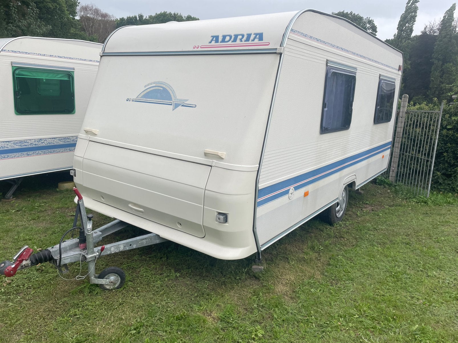 Mooie Adria Unica 432, 400 kg laadvermogen, Frans bed, Schokbreker, Bedrijf, Treinzit