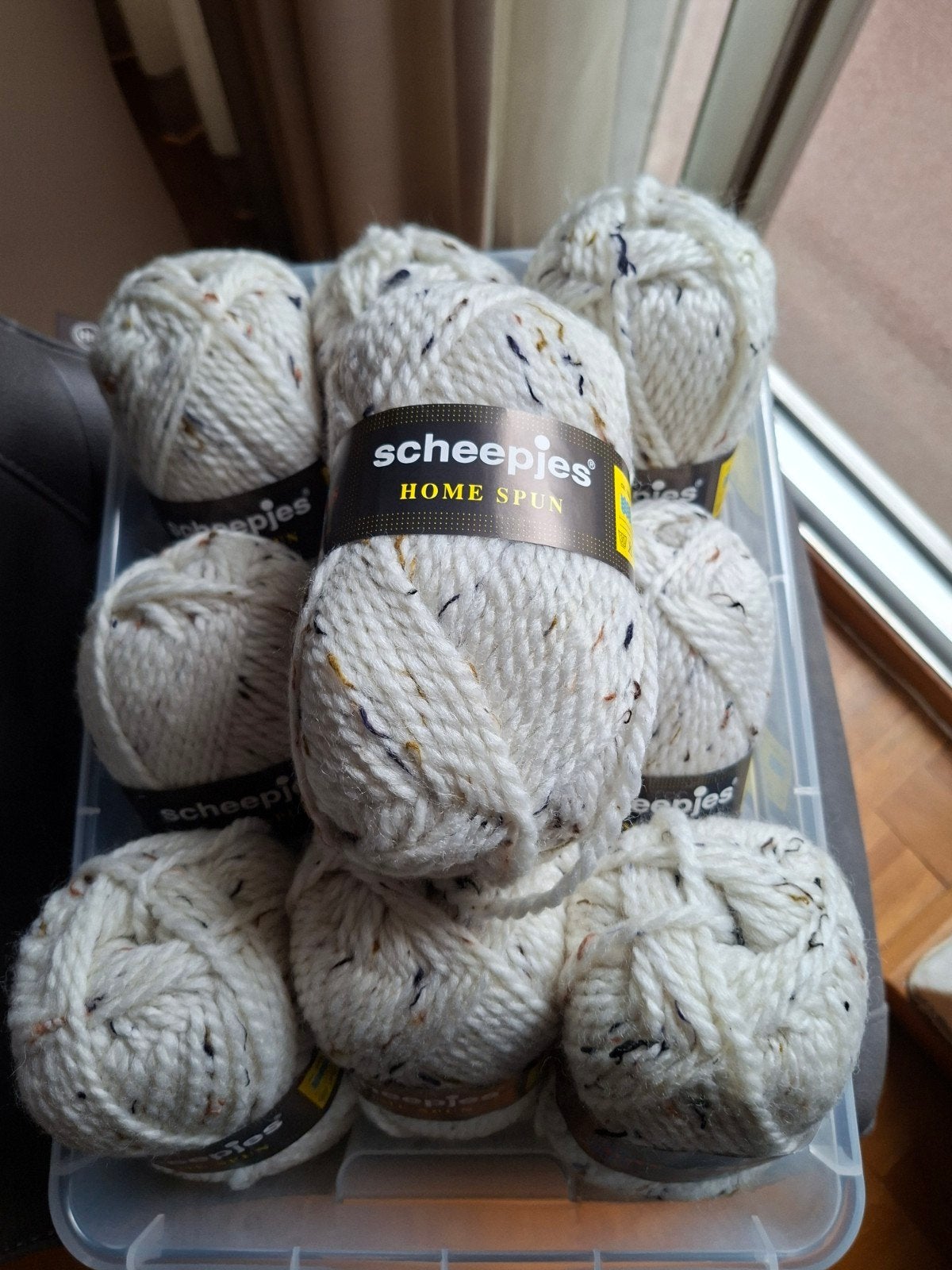 wol in natuurkleur met beige stippeltjes Home Spun., Ophalen of Verzenden