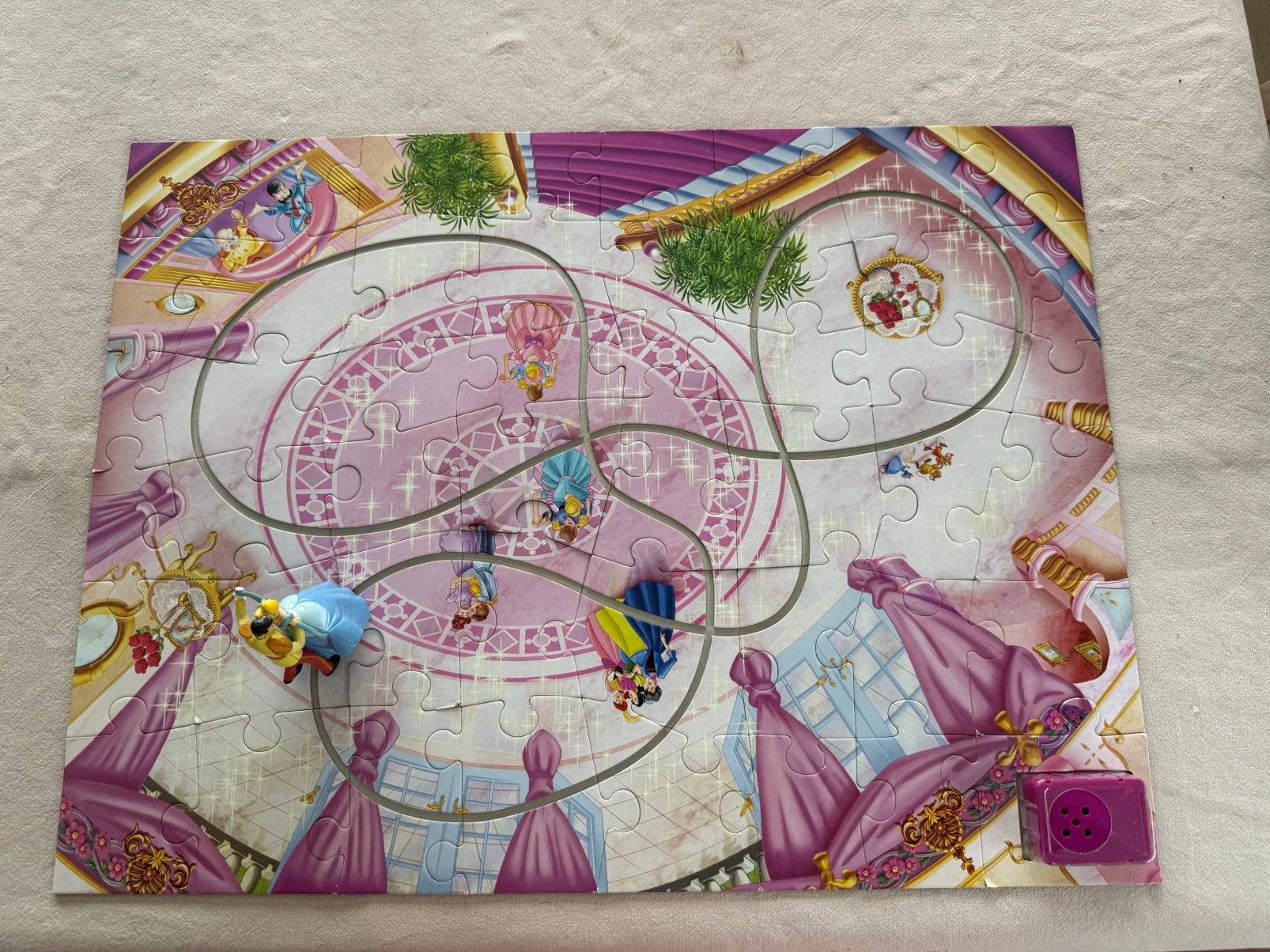 Puzzle Disney avec Cendrillon dansant et son prince, Enlèvement ou Envoi, 10 à 50 pièces, Utilisé, 2 à 4 ans