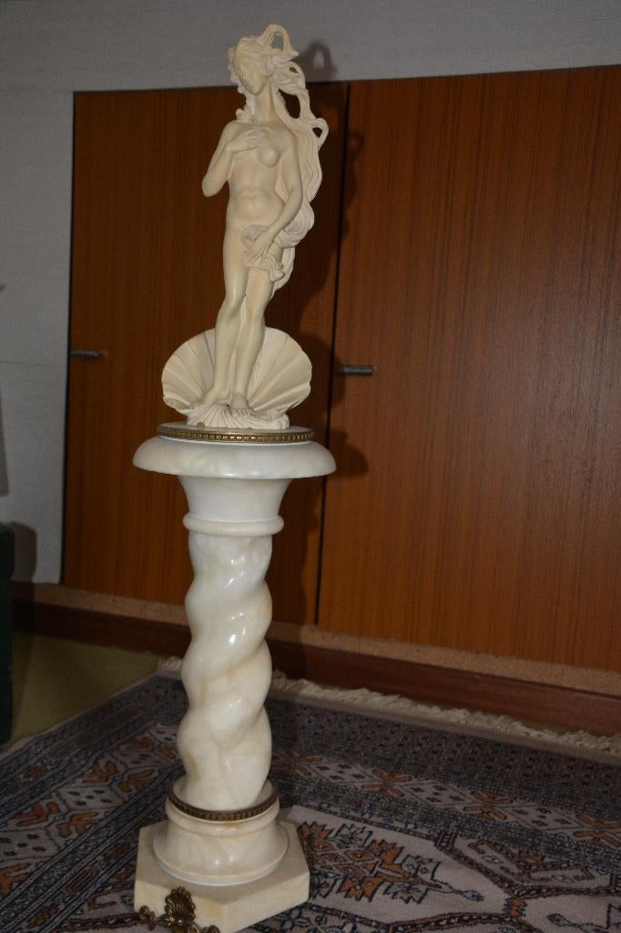 statue sur console en marbre, Enlèvement