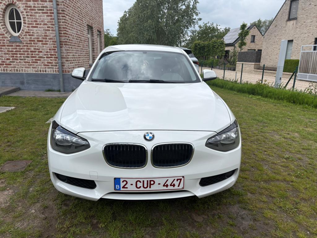 BMW 114i – 2014 – 132.000 km – Zeer nette staat, Autos, Achat, Euro 6, Boîte manuelle, Noir