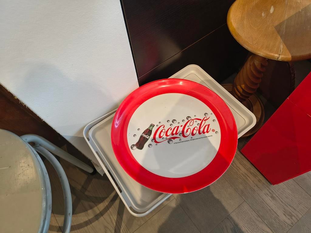 2 plateaux Coca Cola, Enlèvement