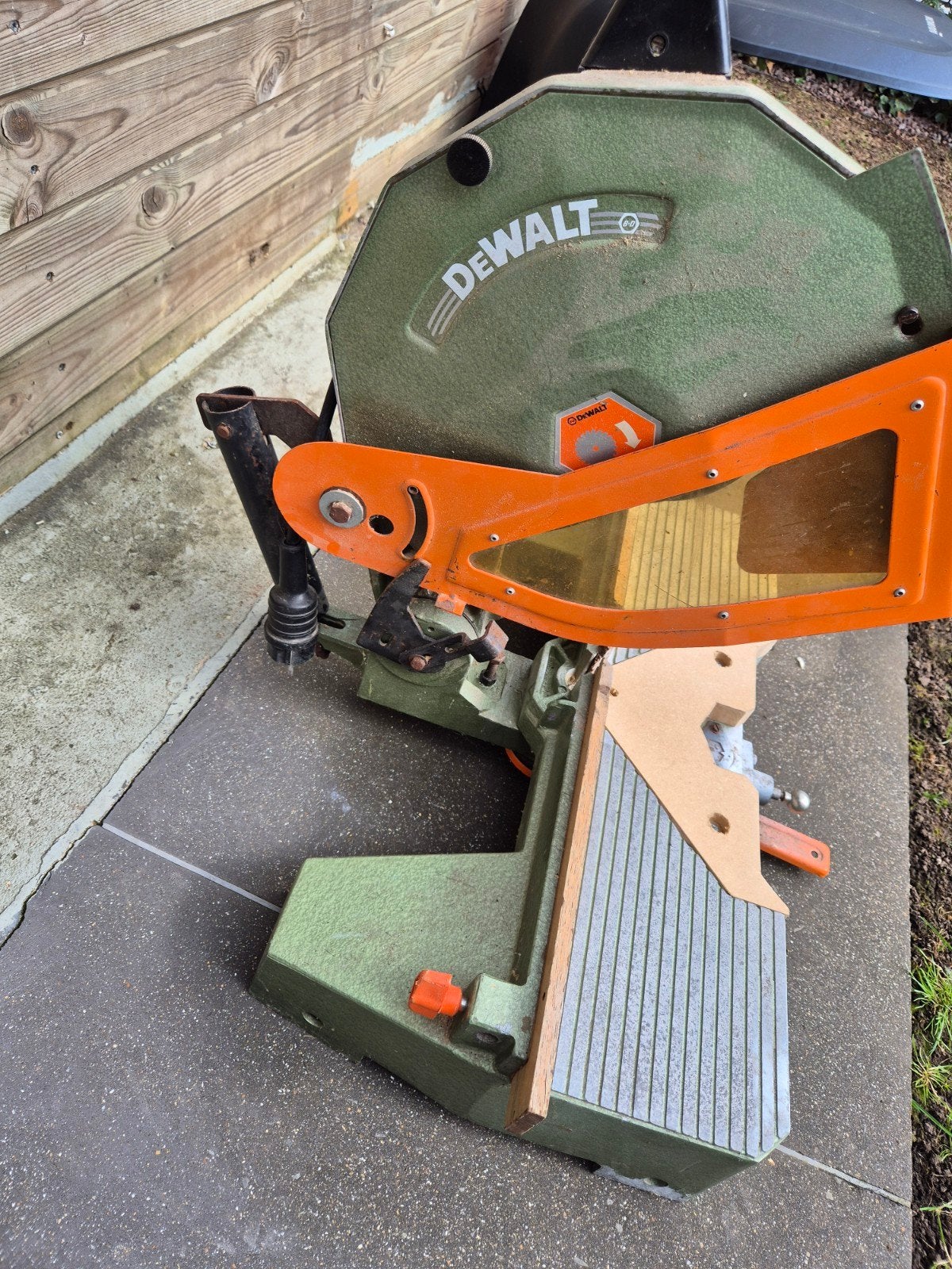 Dewalt verstekzaag, Ophalen