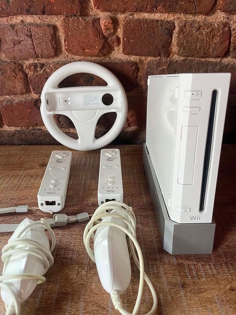 WII + manettes + jeux, Ophalen, Zo goed als nieuw, Met 2 controllers, Met stuurtje