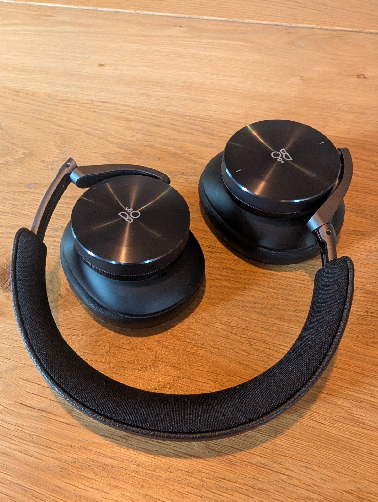 Bang & Olufsen Beoplay H95, Ophalen, Bang & Olufsen