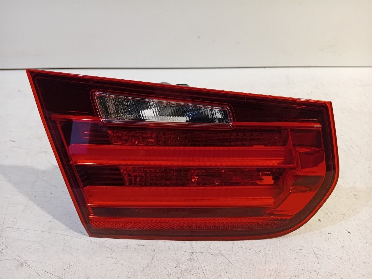Achterlicht kofferdeksel achterklep links BMW 3 serie, Onderdelen@venauto.nl, Van der Ven Autorecycling B.V., Gebruikt, Ettenseweg 76, 4706 PB Roosendaal, The Netherlands