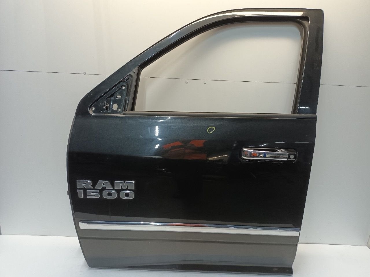 Portier links voor Ram 1500, Onderdelen@venauto.nl, Van der Ven Autorecycling B.V., Ettenseweg 76, 4706 PB Roosendaal, The Netherlands