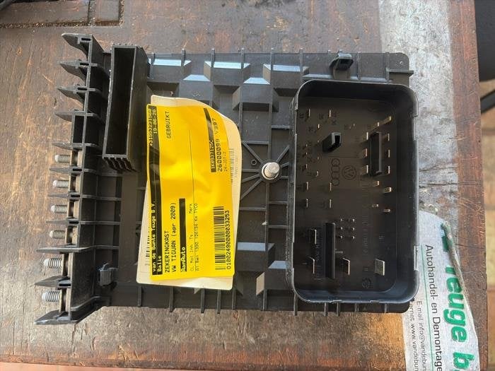 Boîte à fusibles d'un Volkswagen Tiguan, Volkswagen, -, 3 mois de garantie, Utilisé